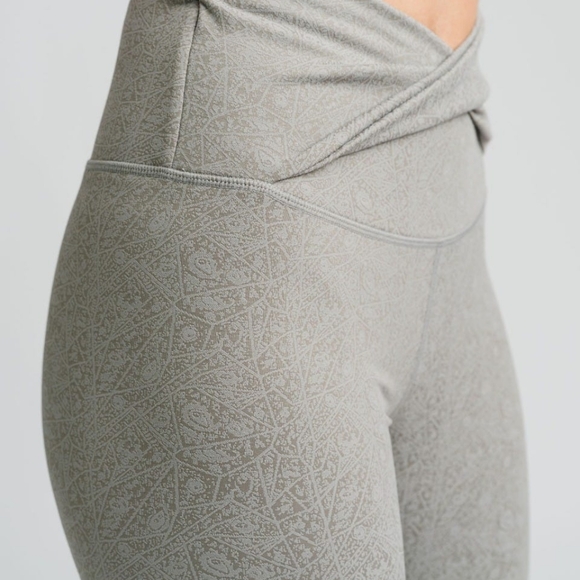 Cement Croisé Size 4 Hi-rise 7/8 24" Zyia Leggings - Picture 3 of 7